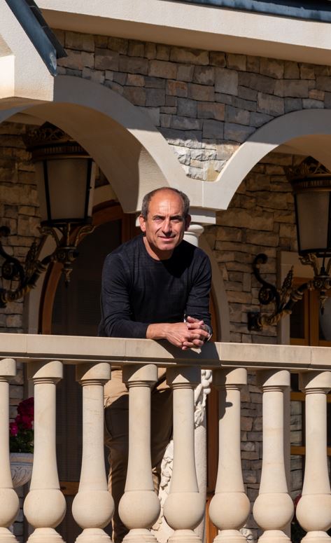 Antonio Vega, gerent