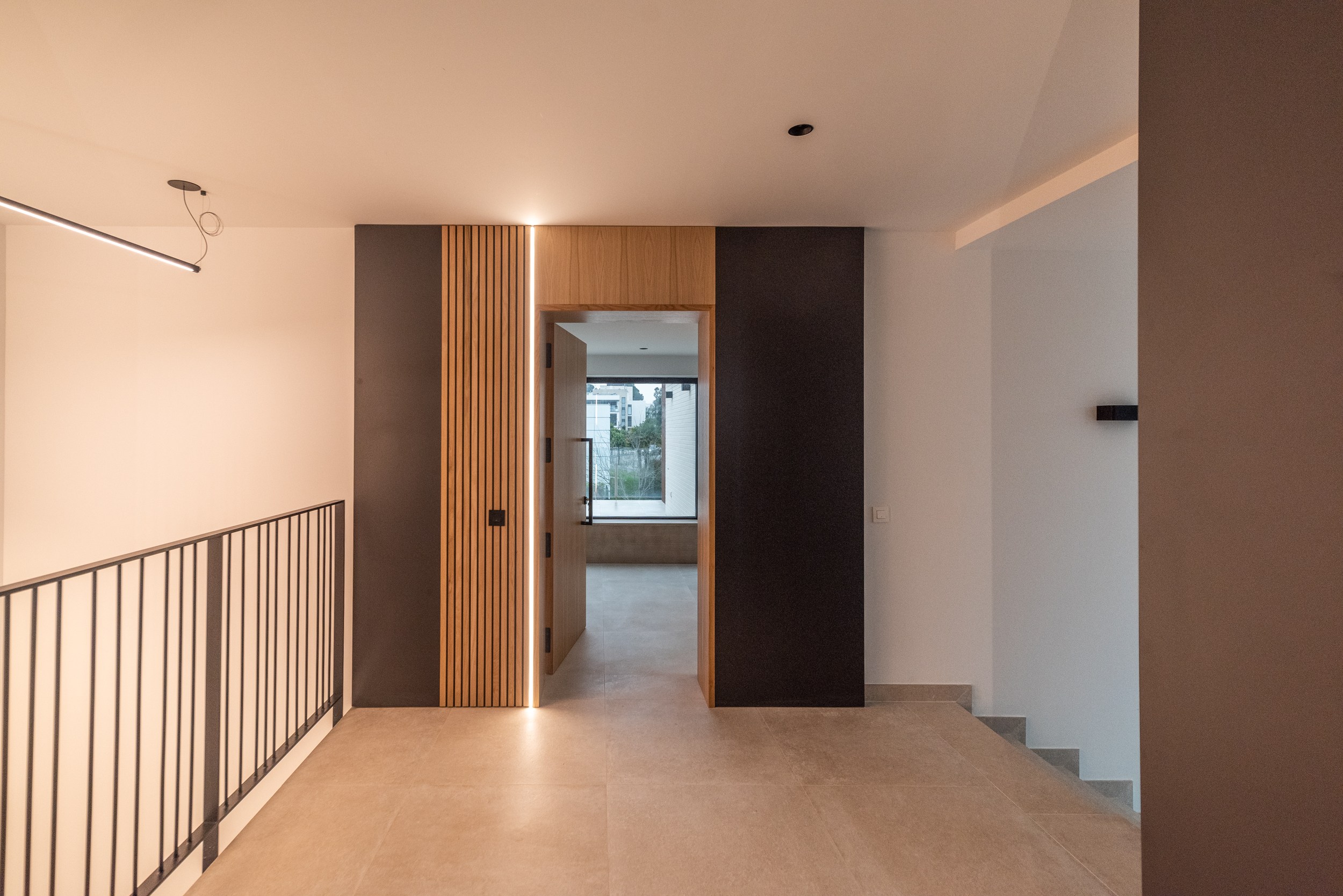 Interior i terrassa de l’edifici plurifamiliar
