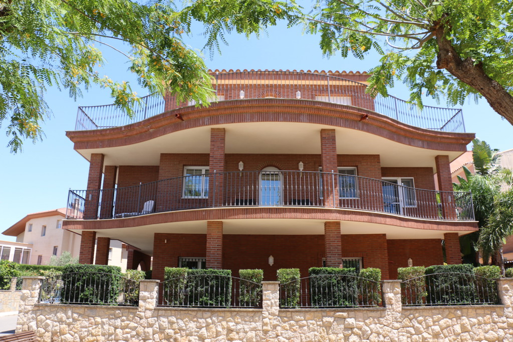 © Antonio Vega Constructor